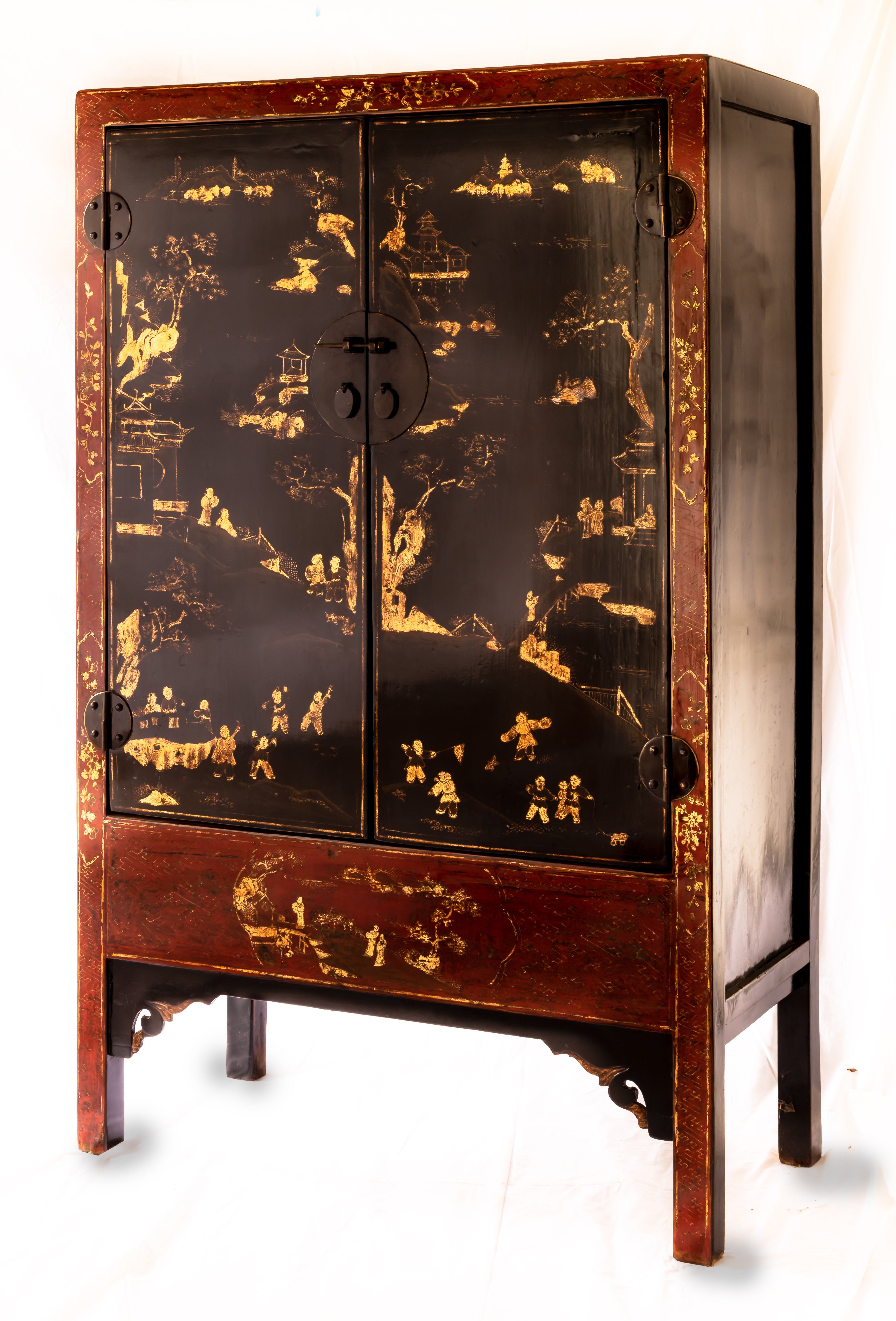 Red & Black Painted Lacquer Wedding Cabinet From Shanxi -19th Century Red & Black Painted Lacquer Wedding Cabinet From Shanxi -19th Century